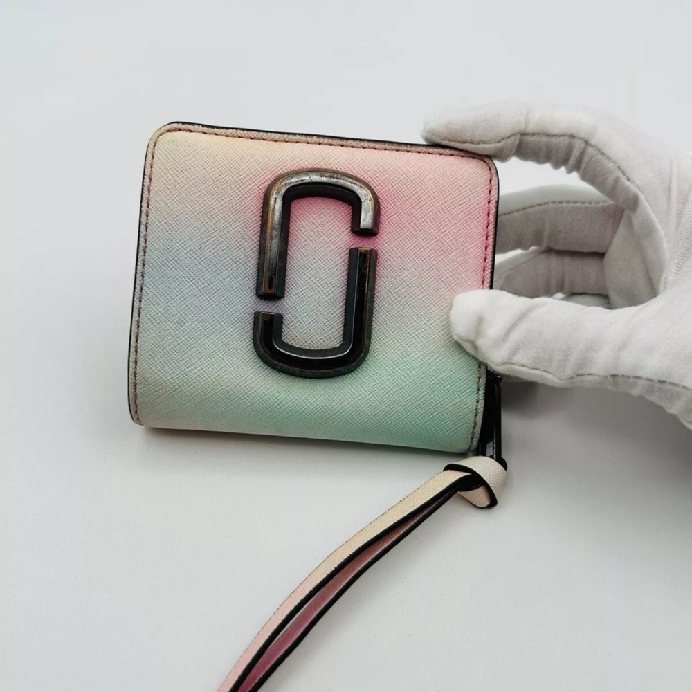 Marc Jacobs Small Zip Wallet EUC